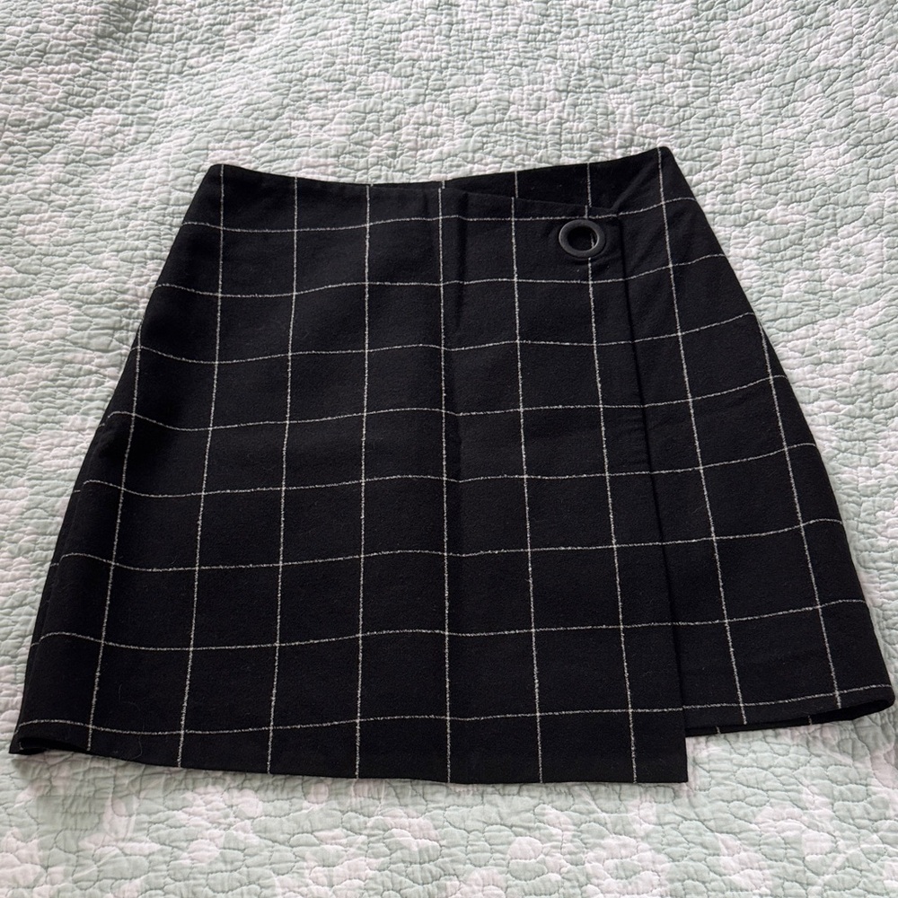 Chic Black Grid Pattern Mini Skirt - image 1